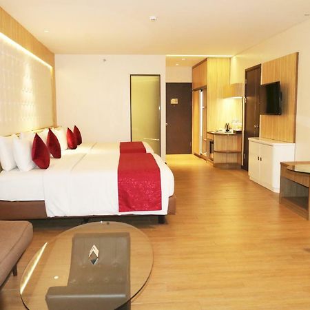 West Point Hotel Bandung Buitenkant foto