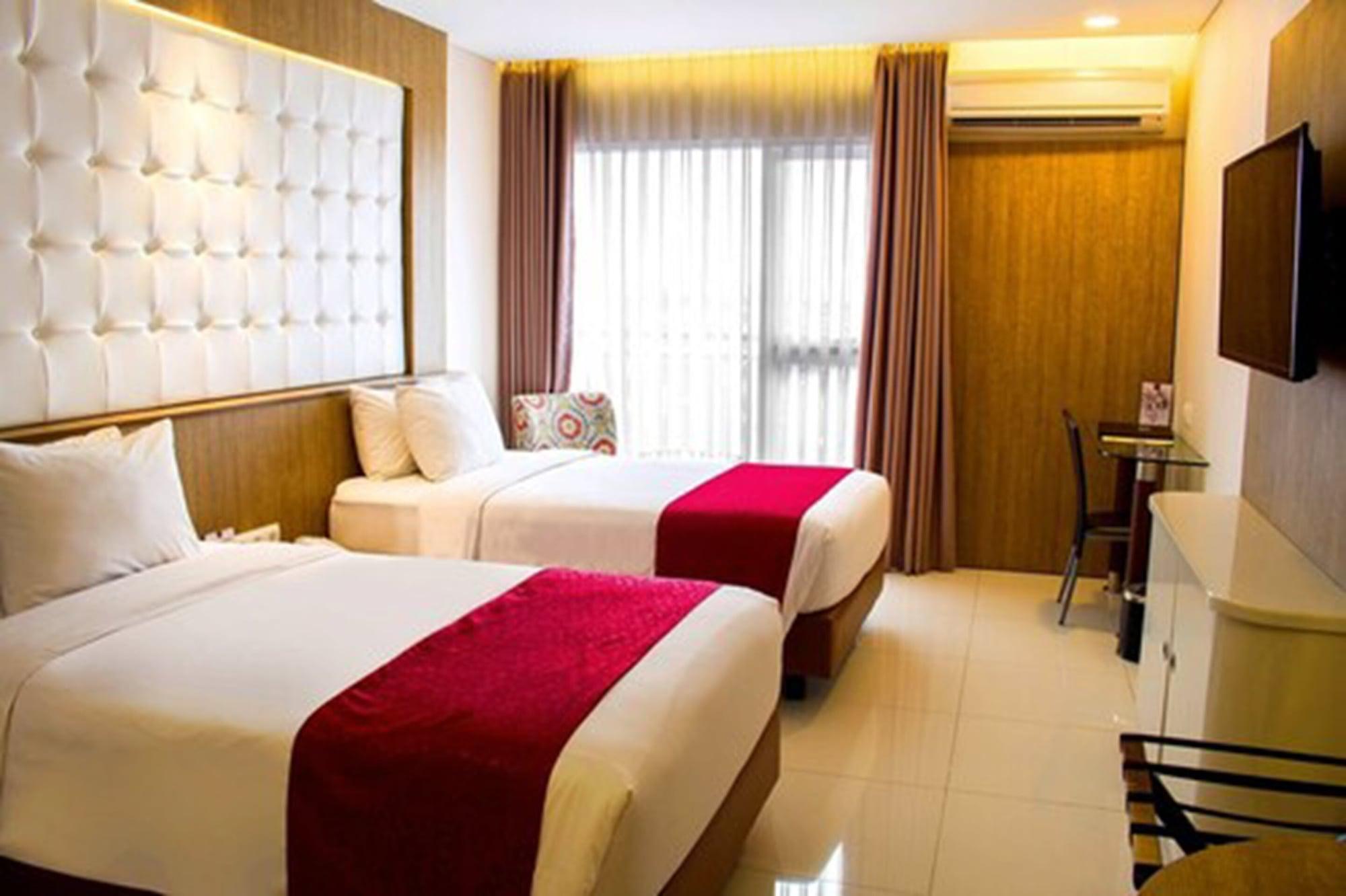 West Point Hotel Bandung Buitenkant foto