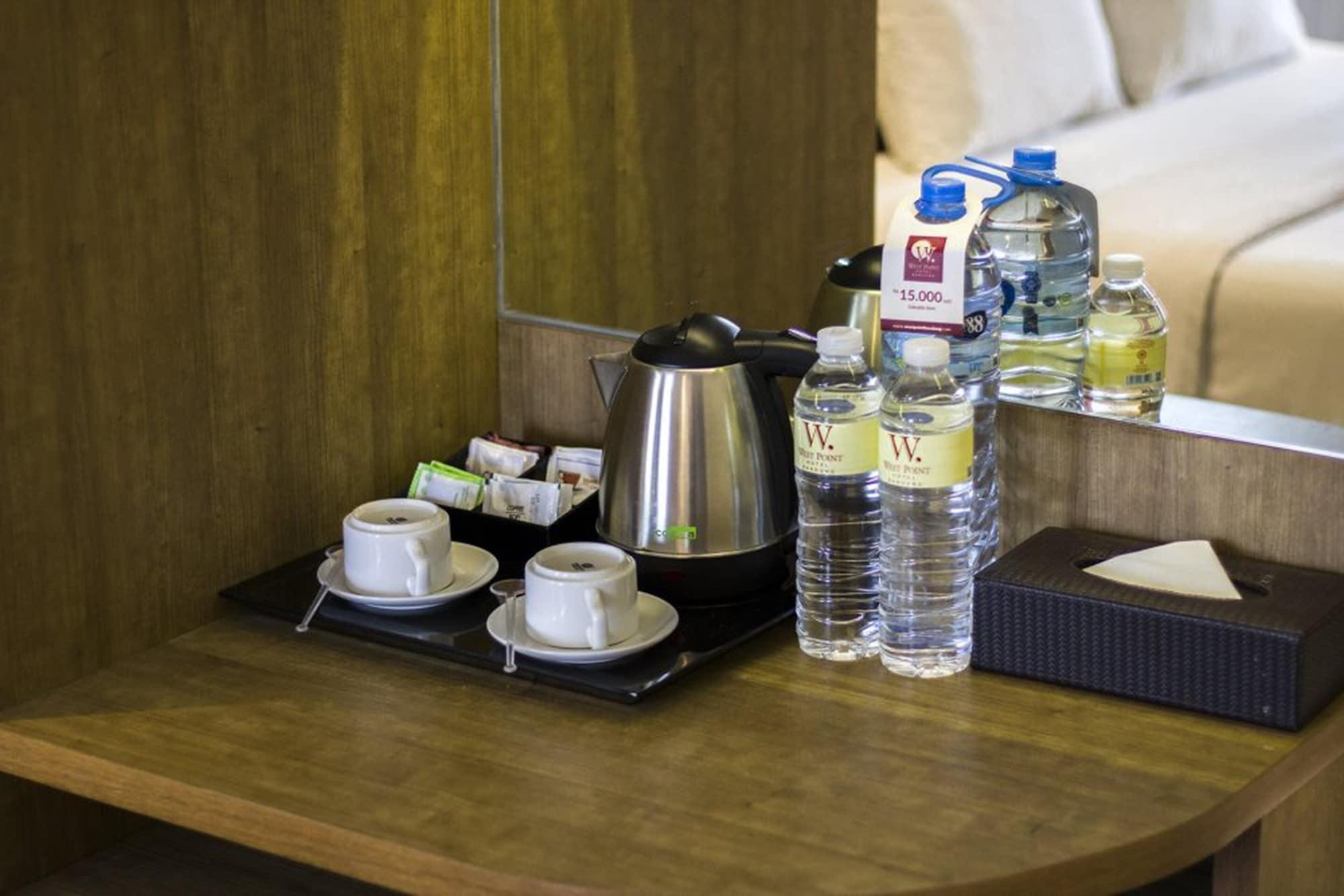 West Point Hotel Bandung Buitenkant foto
