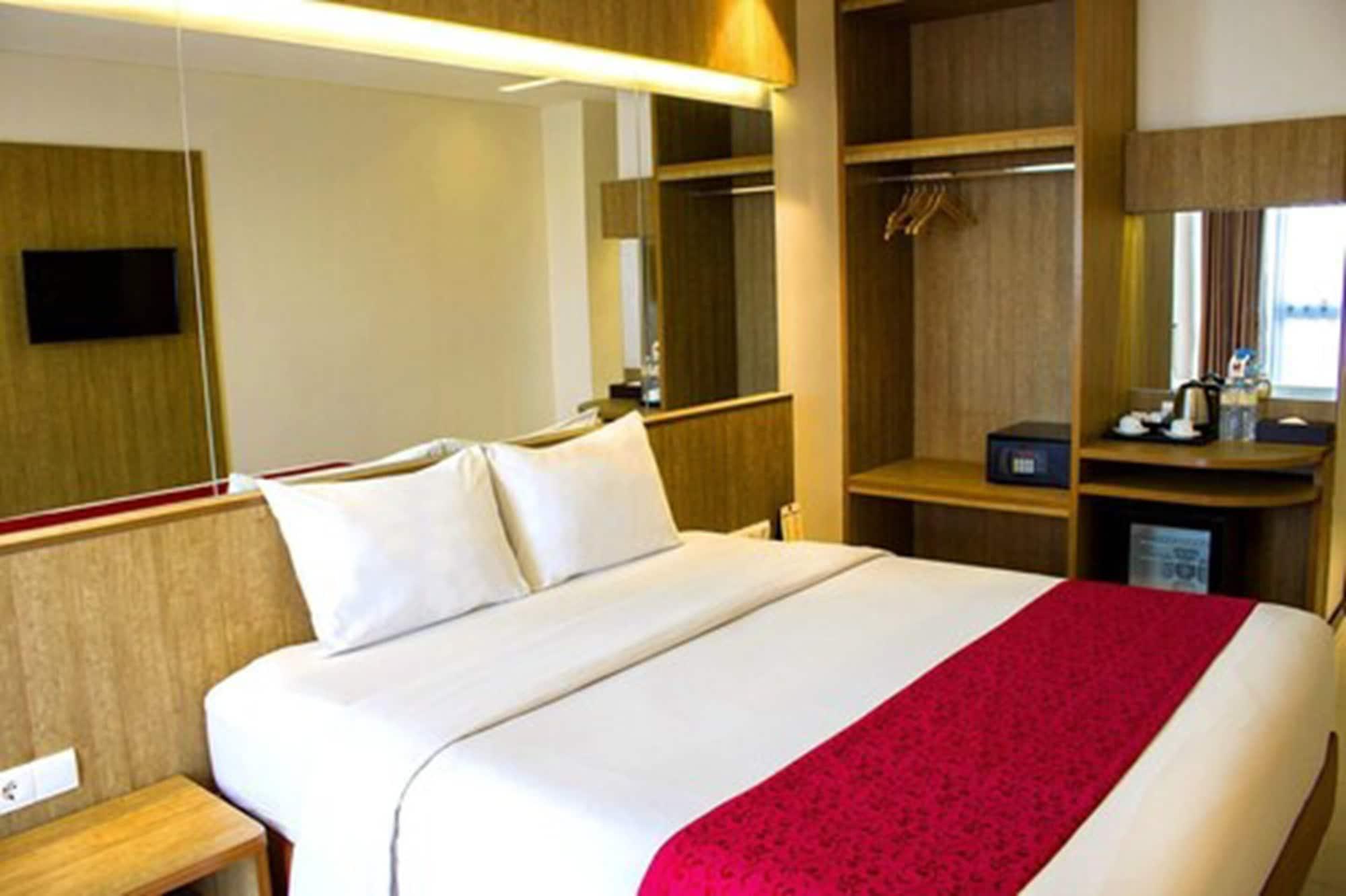 West Point Hotel Bandung Buitenkant foto