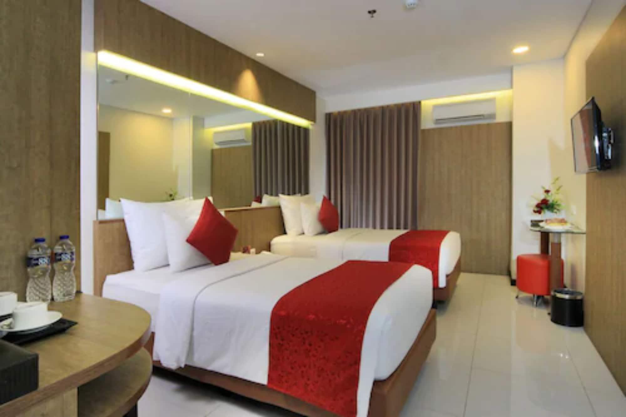 West Point Hotel Bandung Buitenkant foto