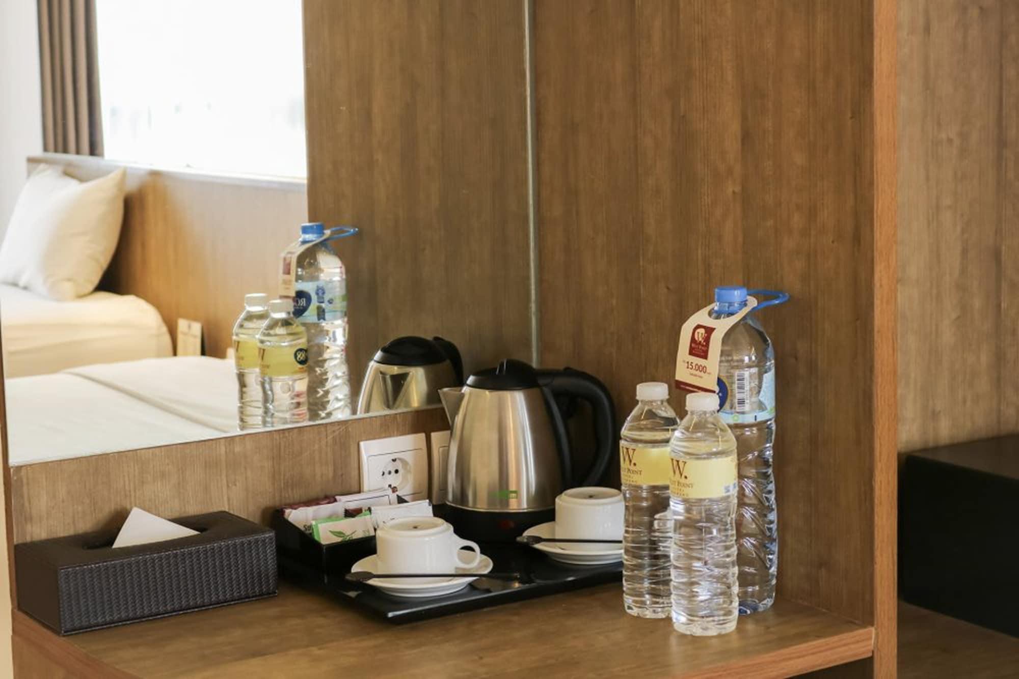 West Point Hotel Bandung Buitenkant foto