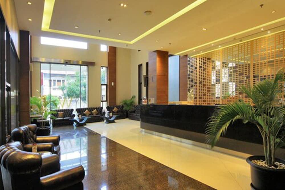West Point Hotel Bandung Buitenkant foto