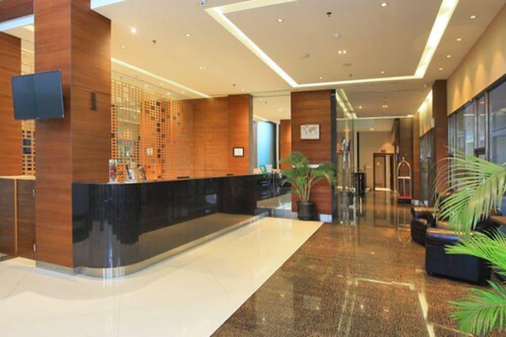 West Point Hotel Bandung Buitenkant foto