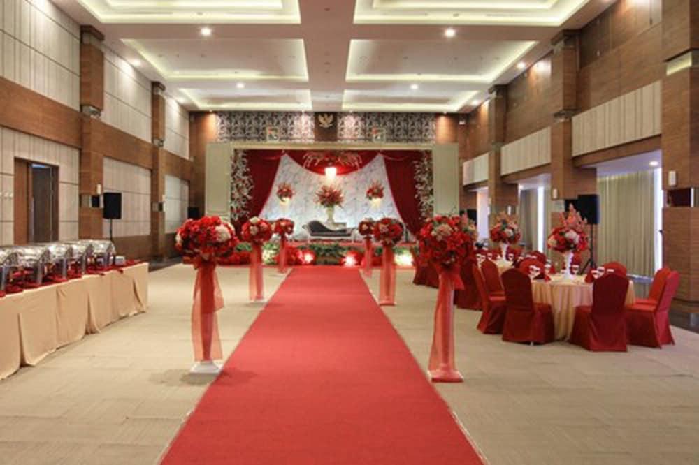 West Point Hotel Bandung Buitenkant foto