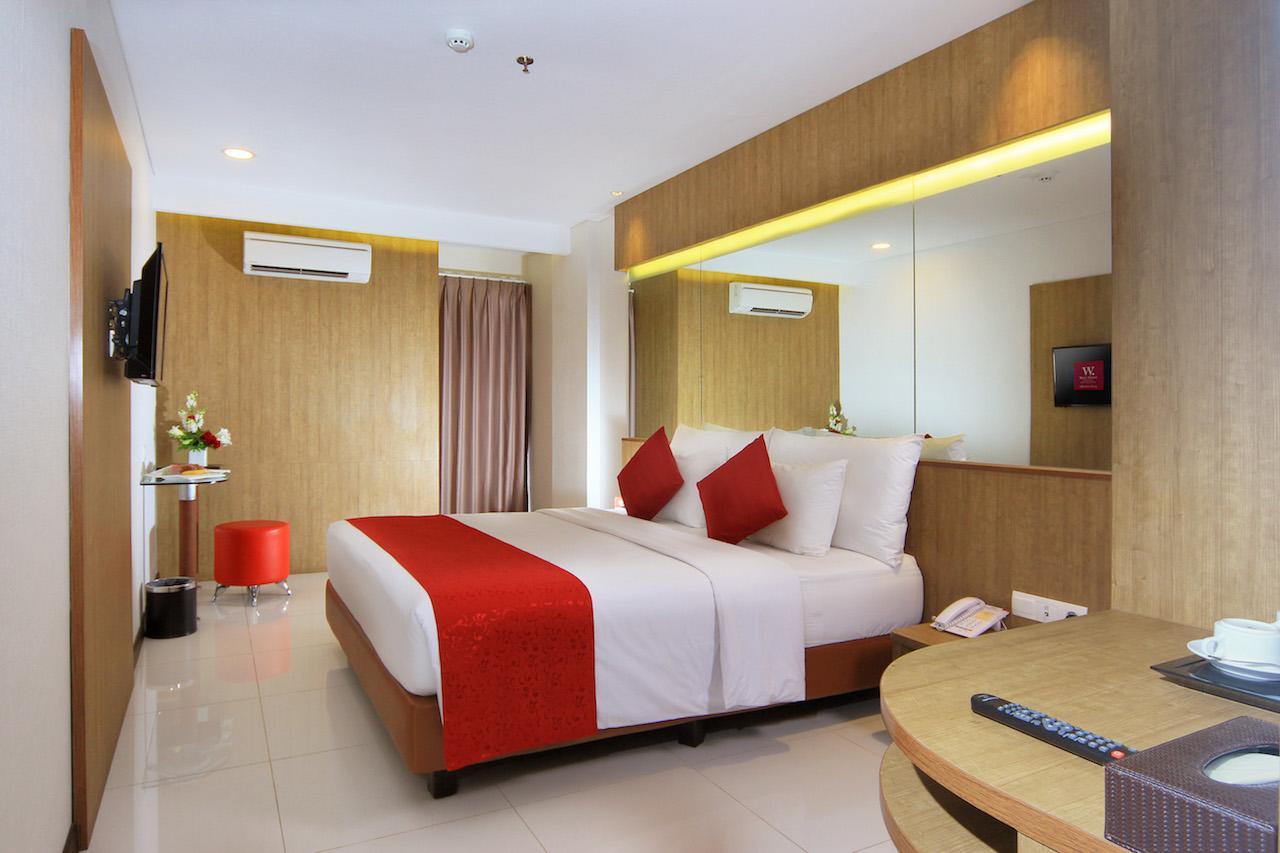 West Point Hotel Bandung Buitenkant foto