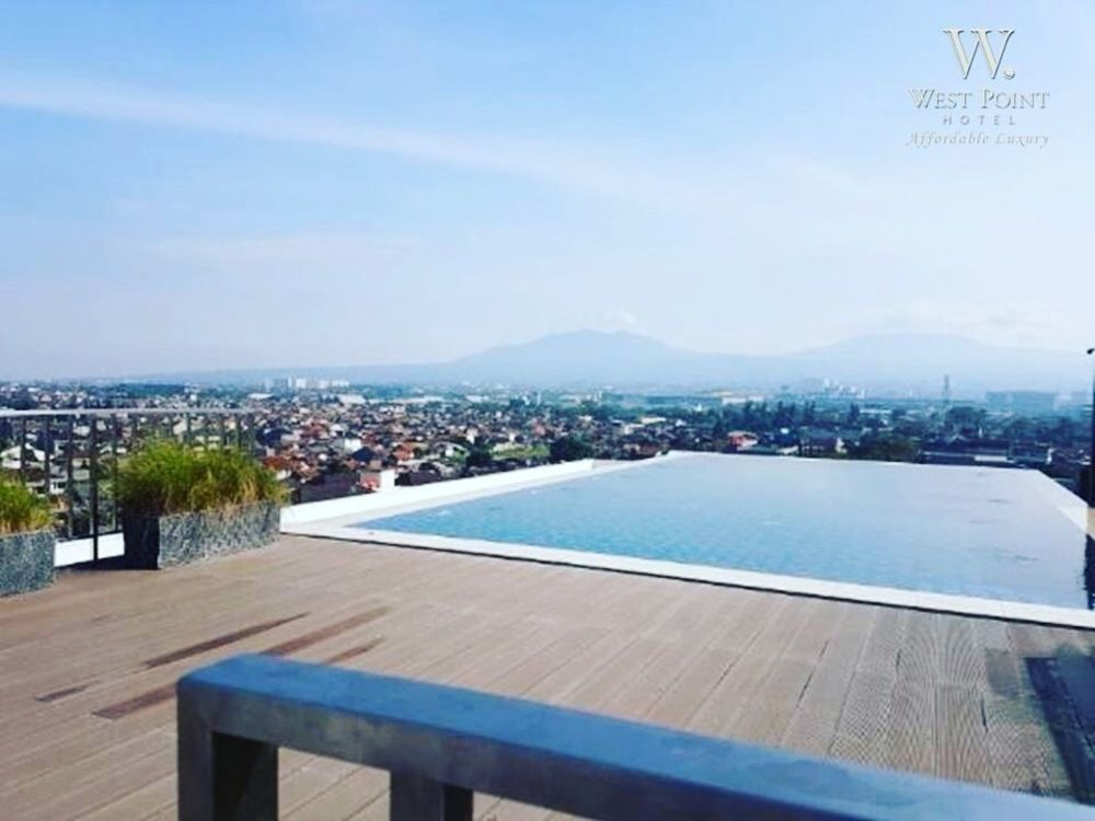 West Point Hotel Bandung Buitenkant foto