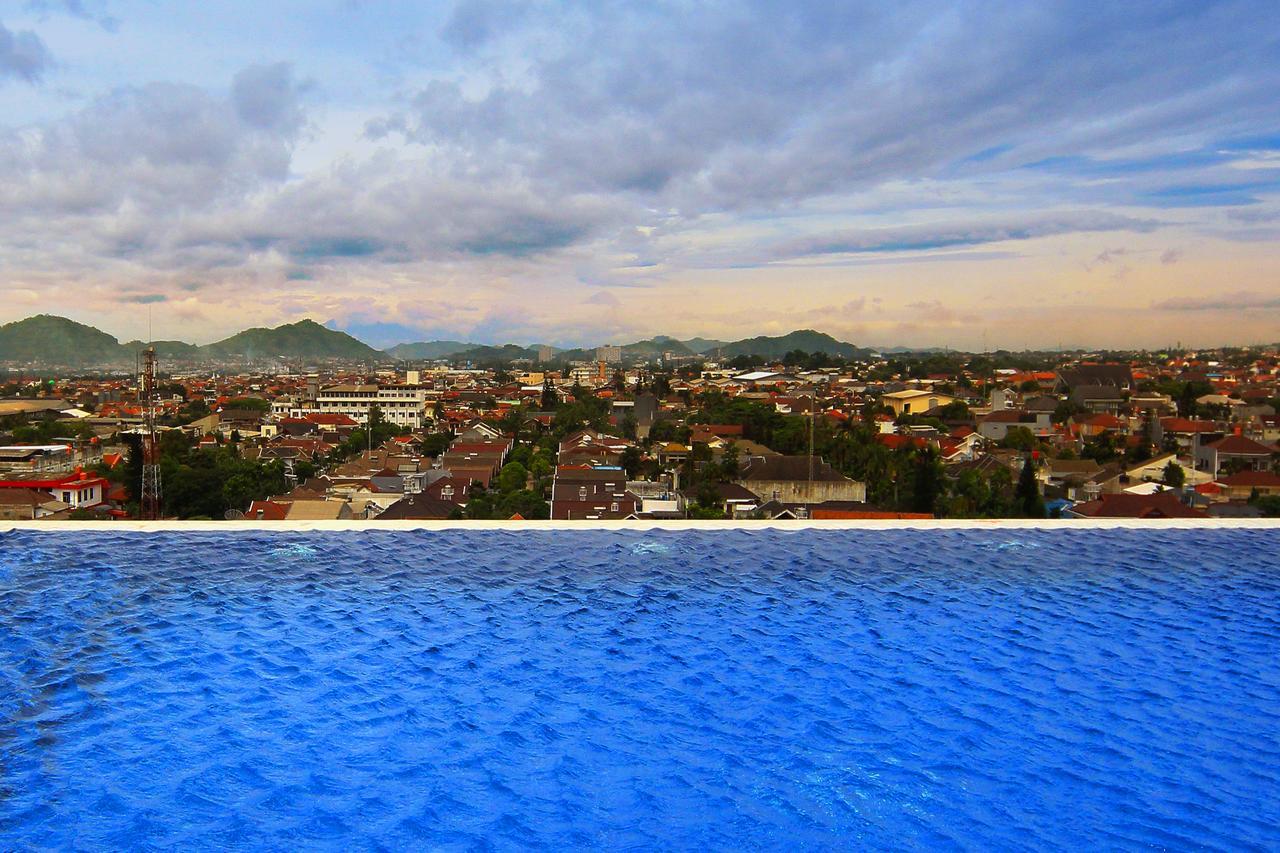 West Point Hotel Bandung Buitenkant foto