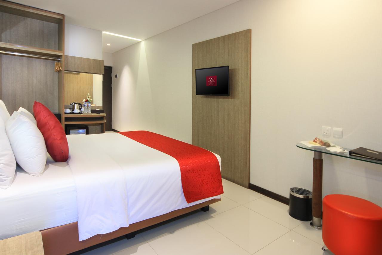 West Point Hotel Bandung Buitenkant foto