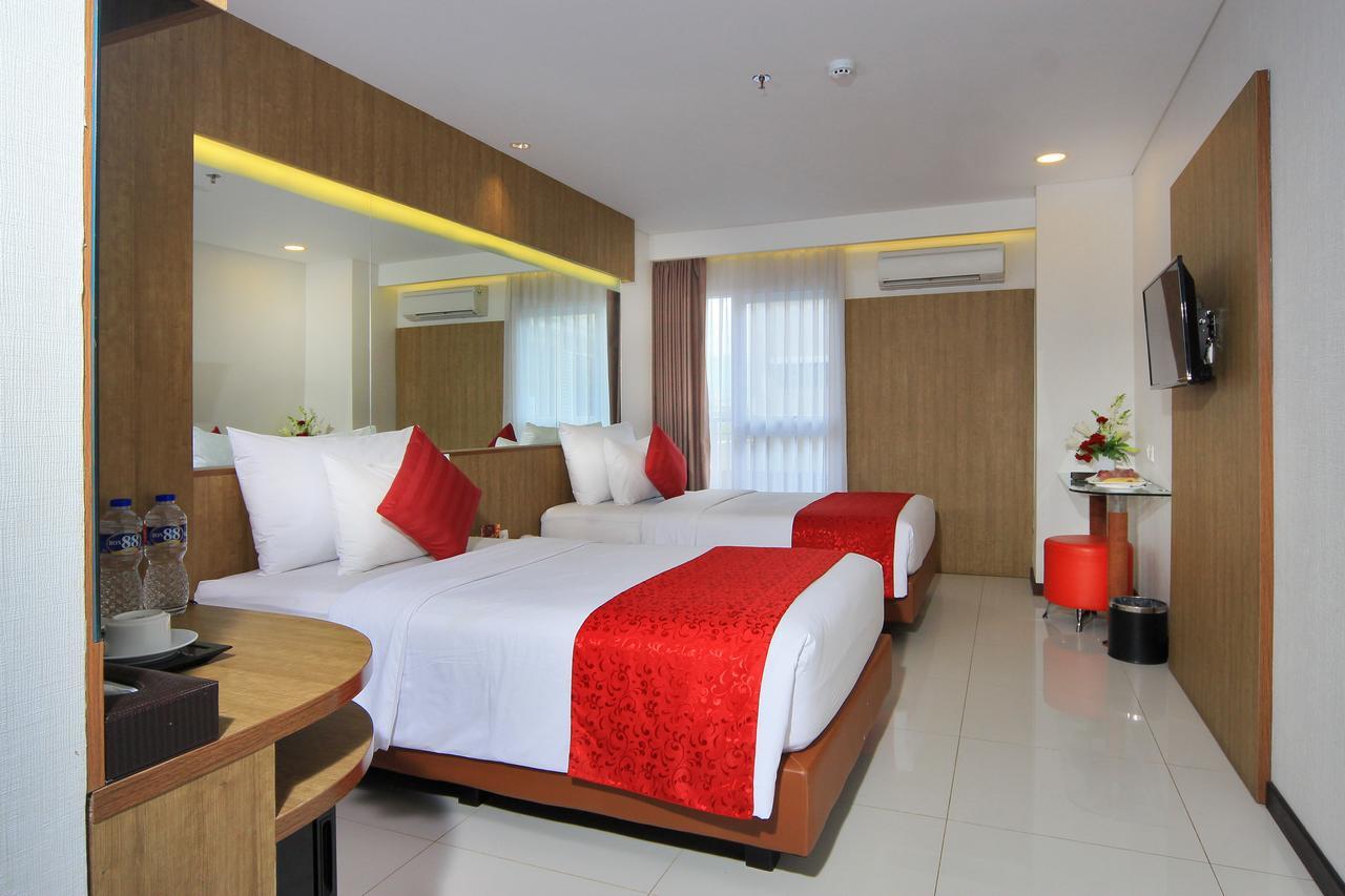 West Point Hotel Bandung Buitenkant foto
