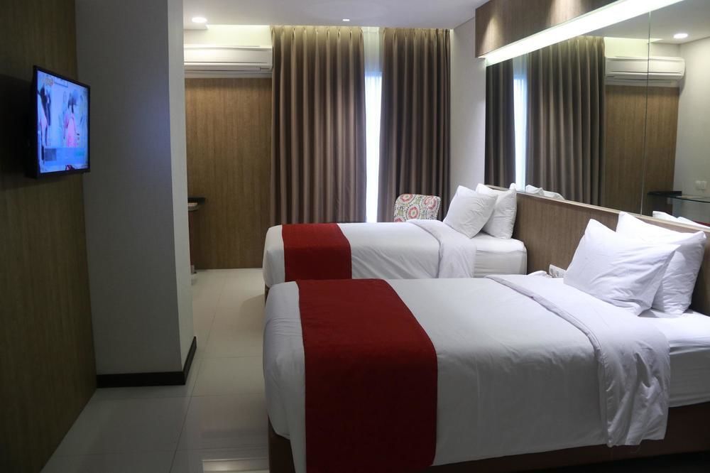 West Point Hotel Bandung Buitenkant foto