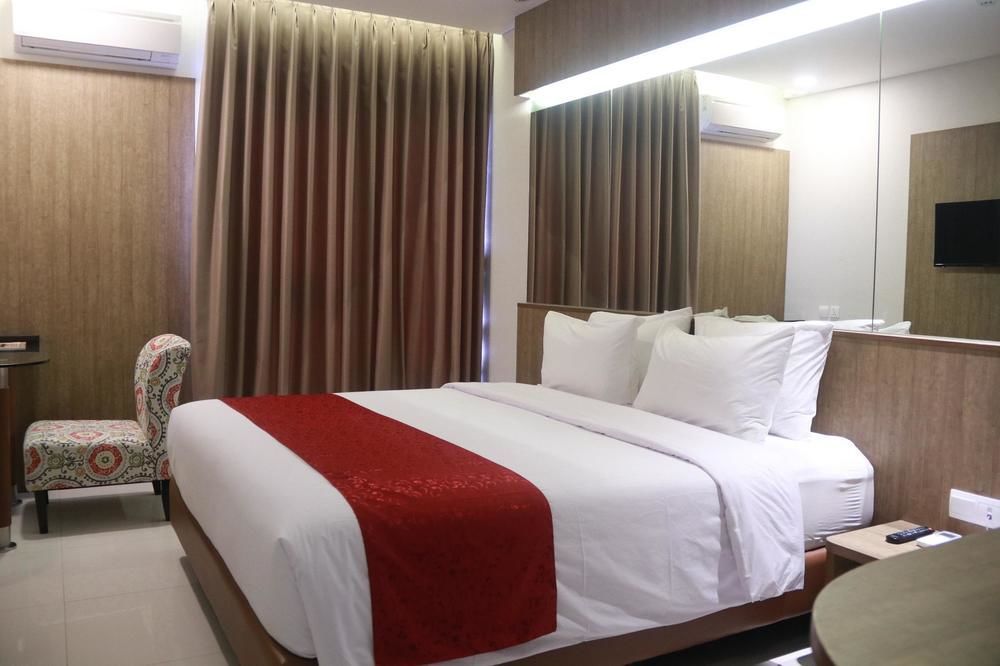 West Point Hotel Bandung Buitenkant foto