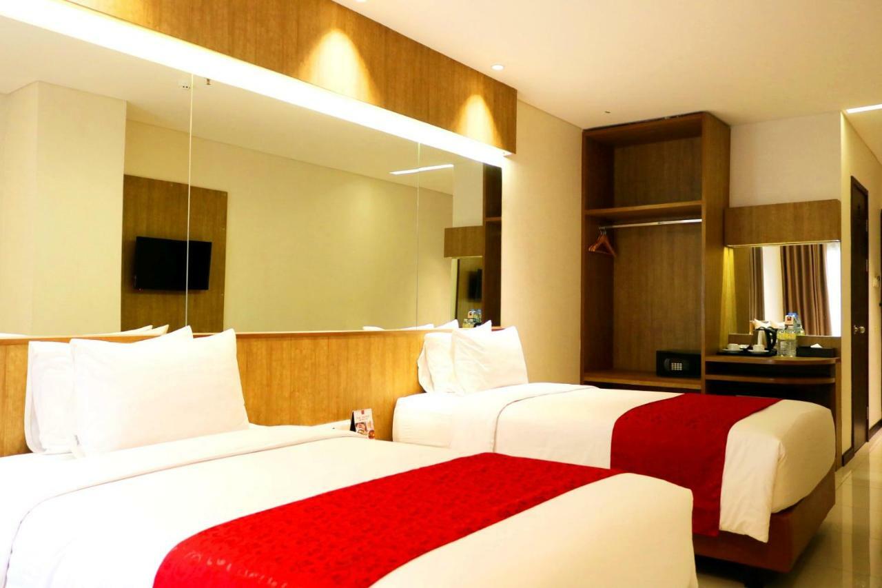 West Point Hotel Bandung Buitenkant foto