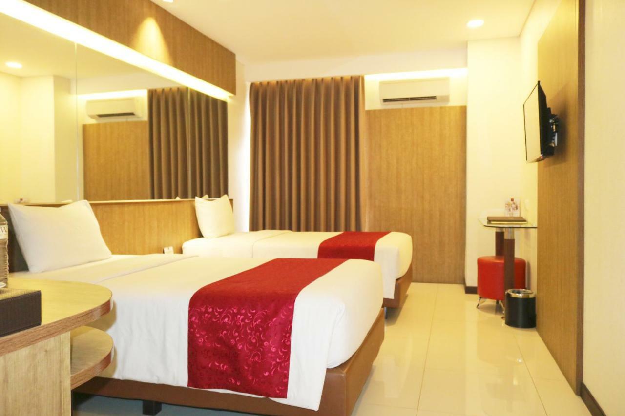 West Point Hotel Bandung Buitenkant foto