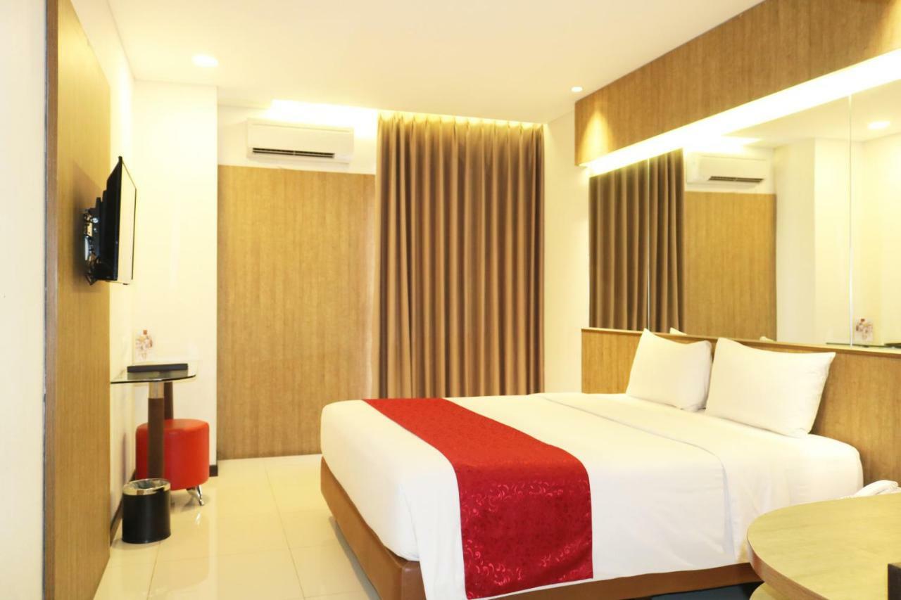 West Point Hotel Bandung Buitenkant foto